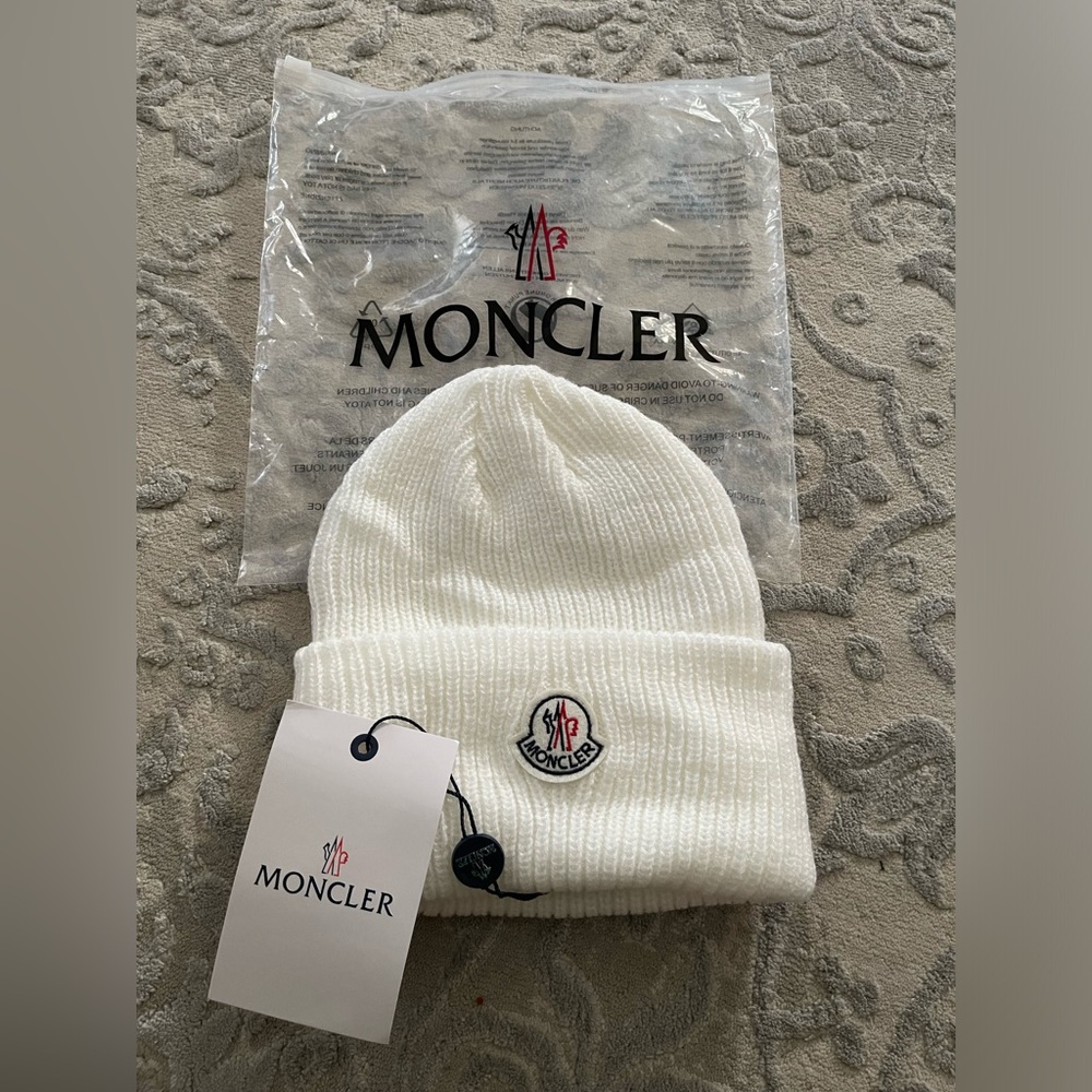 Moncler Beanie White